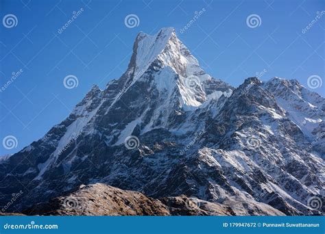 De Bergtop Van Machapuchare Of Fish Tail De Heilige Berg In Het