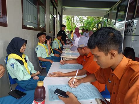 Pmi Kab Jember Awali Tahun Pmr Smkn Jember Sebagai Pelopor