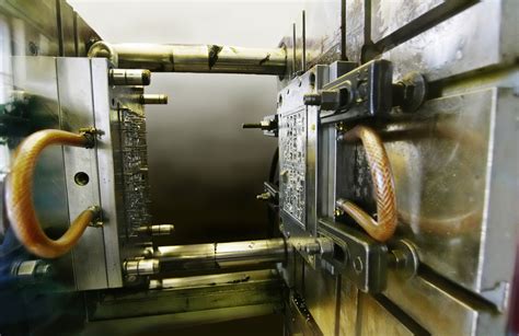 Cold Runner Vs Hot Runner Plastic Injection Molding EnviroTech