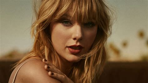 Taylor Swift With Gray Eyes In Shallow Background HD Taylor Swift ...