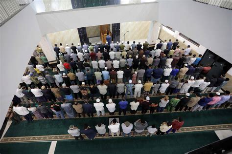 Sholat Tarawih Pertama Di Masjid Muhamadiyah Uswatun Hasanah