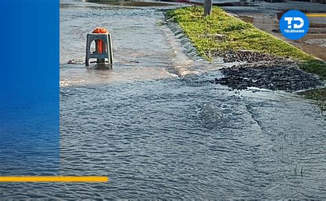 Mega fuga de agua en colonia Misión Real inunda calles en Apodaca