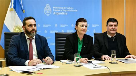 El Gobierno oficializó la convocatoria al Consejo del Salario para el