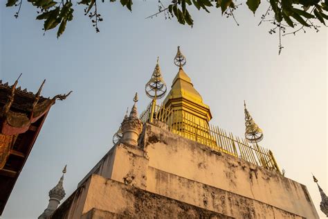 Luang Prabang Laos Feb 26 2023 Montar Phou Si Es Un 100 Metro Alto