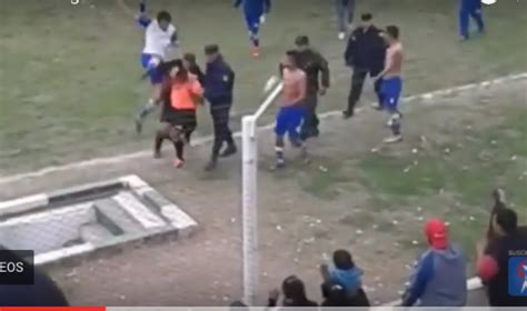 Así Fue La Brutal Paliza De Unos Futbolistas A Un árbitro En Argentina