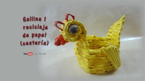 Gallina Reciclaje De Papel Cester A Hen Recycling Of Paper