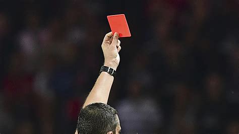 DIA INTERNACIONAL DEL ARBITRO DE FUTBOL: LOS 10 ÁRBITROS MÁS RECORDADOS