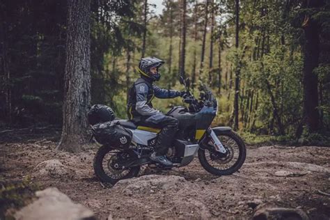 Husqvarna Norden 901 vs KTM 890 Adventure R (Specs Comparison) | AdventureBikeTroop