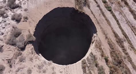 Buraco Gigante Chama Aten O No Deserto Do Atacama Cnn Brasil