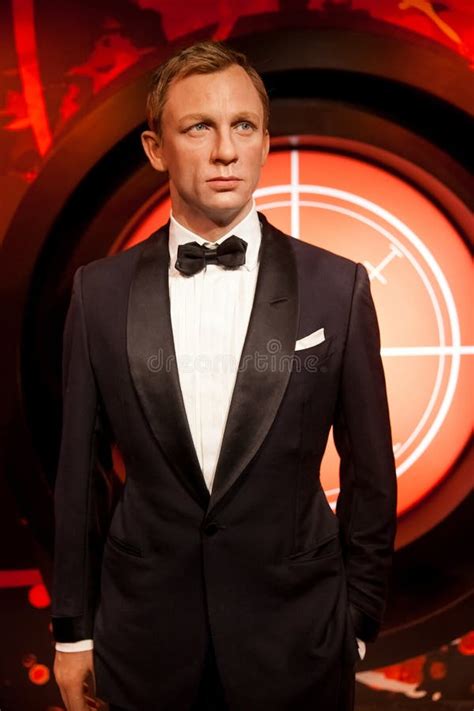 Wax Figure of Daniel Craig As James Bond 007 Agent in Madame Tussauds ...