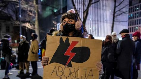 Aborto in Polonia è illegale in vigore la legge Chi altro in Europa