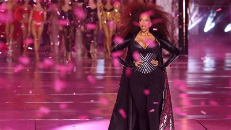 En images le célèbre show Victoria s Secret revient après six ans