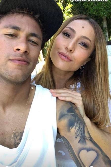 Neymar Posa Sabrina Sato E Mostra Sua Casa Em Barcelona