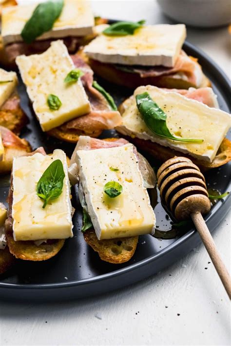 Brie And Prosciutto Crostini Platings Pairings