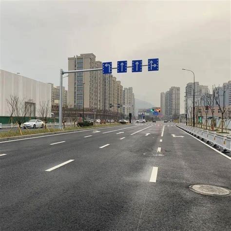 今天，龙湾这条路通车啦！大道交通建设