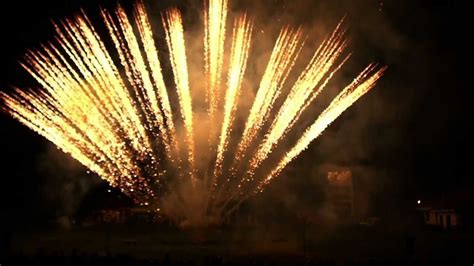 Fuochi D Artificio Con Musica Queen Apertura Spettacolo Youtube