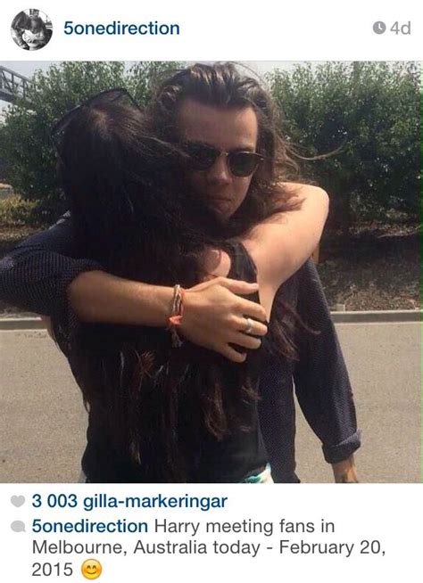 Harry Styles Hug With Fan Australia Otra Tour Harry Styles Mr