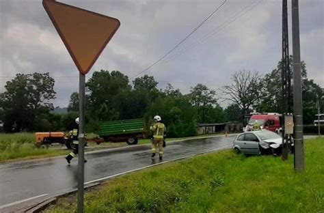 Wypadek W Gminie Skawina Ci Gnik Zderzy Si Z Samochodem Osobowym