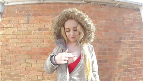 Ellie Louise Smoking VR Porn Video VRPorn