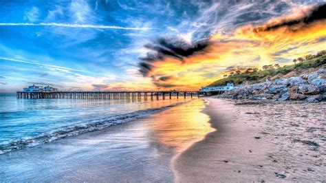 Download 1440p Malibu Pier Surreal Sky Background