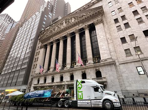 Hyliion Hypertruck ERX Transports NYSE Christmas Tree - NGT News