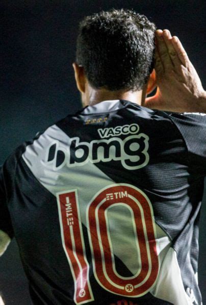 Meia Nenê Do Vasco Chega A Marca Importante Com A Camisa Cruzmaltina