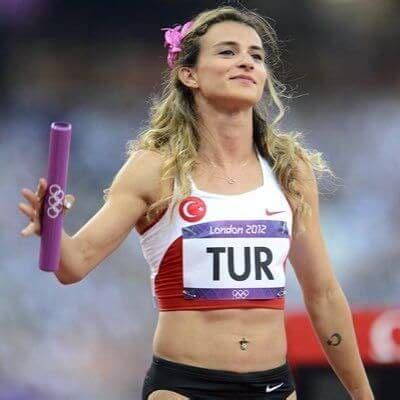 8 Hot Sexy Pinar Saka Bikini Pics