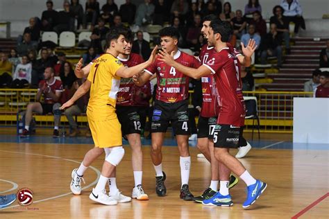 10 Giornata Serie B Domotek Volley Reggio Calabria In Sicilia Per