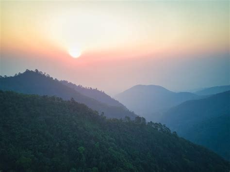 Premium Photo | Sunrise in the mountains