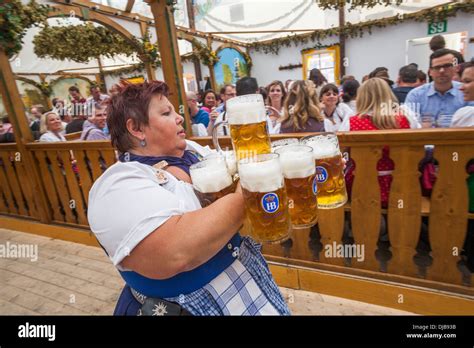 Oktoberfest Munich Beer Girls Wallpaper