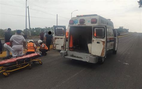 Motorista Lesionado Al Caer En Un Bache En La Carretera Costera