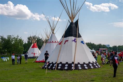 Indigenous Culture at Canada Day Celebrations Editorial Stock Image ...