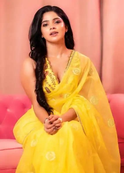 Divya Bharathi Latest Hot Pics And Photo In Saree