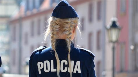 Kolbuszowa Rzesz W Policjantka Na Imprezie Najpierw Mia A