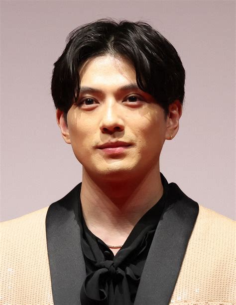 新田真剣佑 妻は「あんなかわいくてきれいな子会ったことない」「出会った瞬間に結婚したいと」― スポニチ Sponichi Annex 芸能