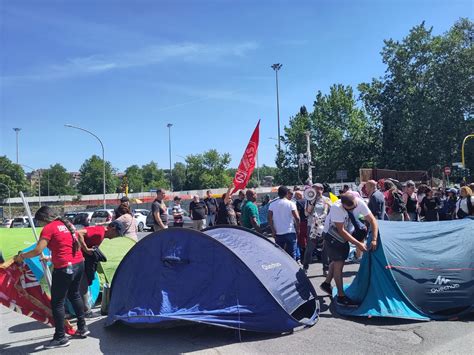 Movimenti Per Il Diritto All Abitare Si Accampano A Garbatella A Roma