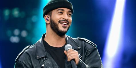 Slimane victime dun gros incident sur scène le chanteur dévoile la