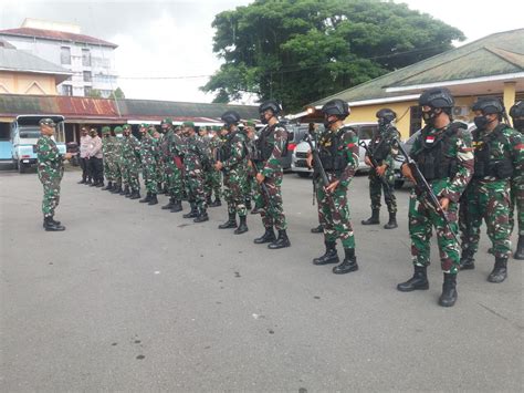 Kodim 1710 Mimika Bersama Satuan Tni Polri Lakukan Pengamanan Malam