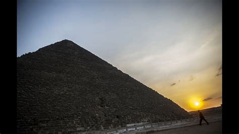 Egypt Investigating Couple Pictured Nude On Top Of Khufu Pyramid Fox61