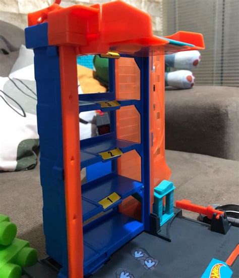 Pista de Brinquedo Garagem Hot Wheels em promoção no Mamãe Pechincha