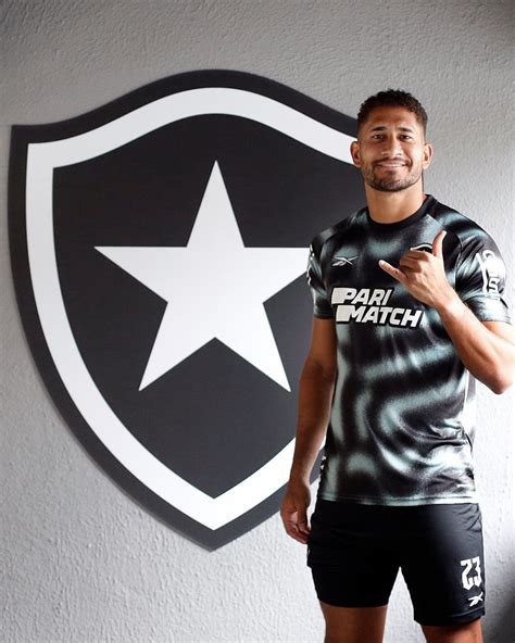 Botafogo oficializa a contratação do zagueiro Pablo que estava no Flamengo