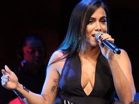 Anitta grava samba para DVD do Jorge Aragão música rompendo barreiras