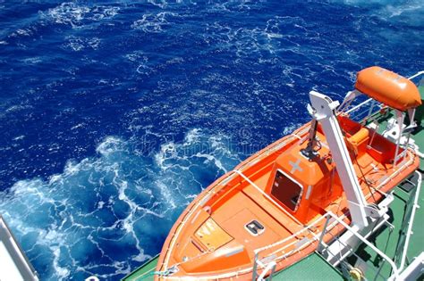 Barco Salva Vidas Ou Bote De Salvamento Dentro No Mar Standard De