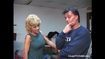 Cachorro Colgado Se Folla A Una Puma En El Garaje XVIDEOS