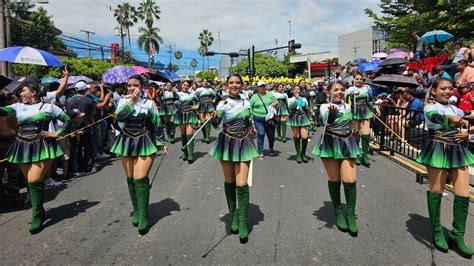 Cocodrilos Marching Band Desfile Del Correo Divino Salvador Del Mundo