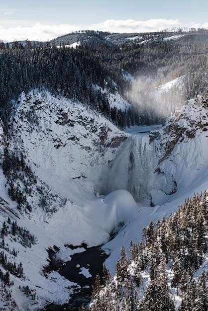 Premium Photo | Grand canyon of yellowstone in winter