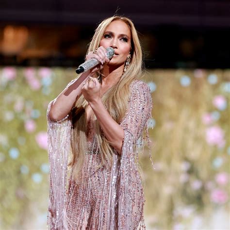 Jennifer Lopez Desaf A El Fr O En Aspen Con Su Sexy Posado En Bikini Hola