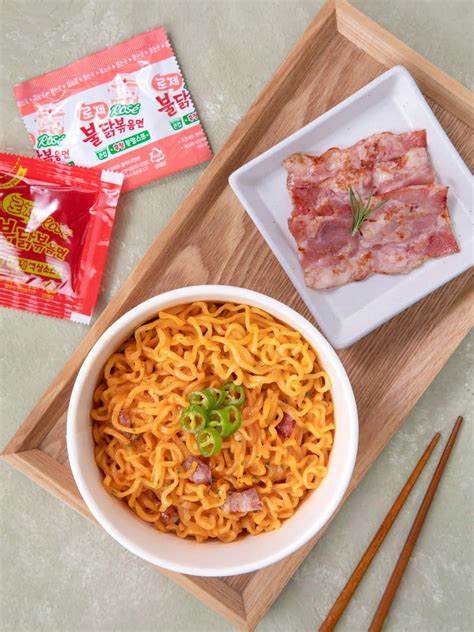 Rose Buldak Ramen 140g K Shop Cosmetics