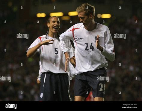 Peter crouch celebration robot hi-res stock photography and images - Alamy