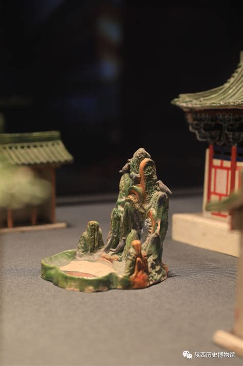 Sancai Pottery Model Depicts Courtyard From Years Ago Of Page